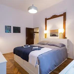 heart-and-soul-gorgeous-two-bedroom-in-the-center.krakowhotelspoland.com/